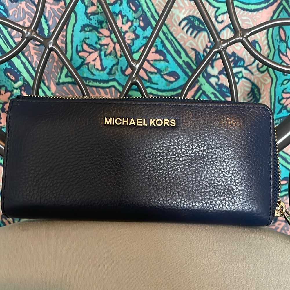 Michael Kors Jet Set Travel Large Saffiano Leather Quarter-Zip Wallet